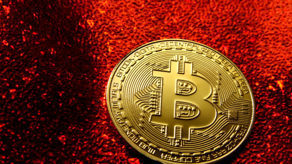 Bitcoin’de Yıllardır Bekleyen Cüzdanlar Uyandı: Spotta Satış Baskısı Artıyor