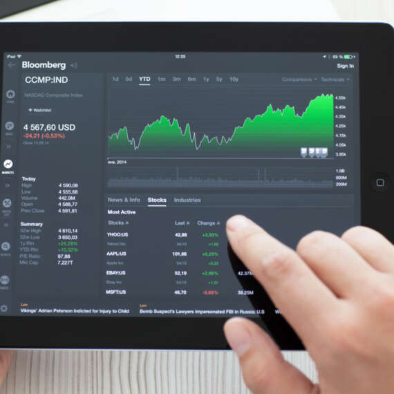 Bitcoin Jeopolitik Krizde Altını Solladı: Kurumsallar Tek Günde Yılı Sıfırladı