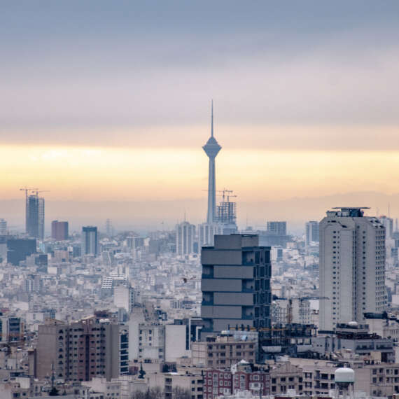 İran Meclis Başkanı’ndan Yatırım Tavsiyesi: “Tersini yapın”