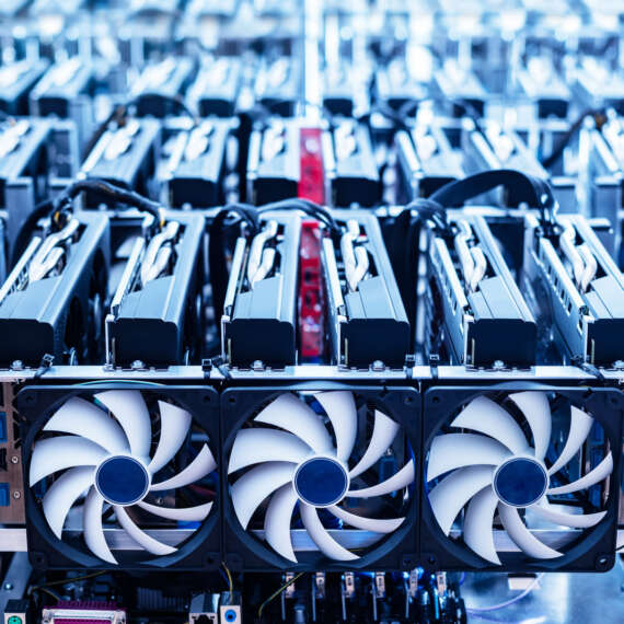 Kripto Madencilik Devi 10 Milyar Dolarlık İmza Attı: Hisseler Yüzde 30 Fırladı
