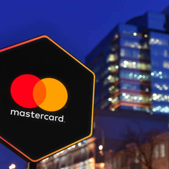 Demirbaş Altcoin Mastercard Ortaklığıyla Yükseliyor: 3 Milyar Kişiye Direkt Kripto Alımı Geliyor!